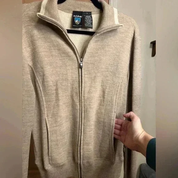 KUHL merino wool zip up jacket fits like a size SMALL - Picture 3 of 6